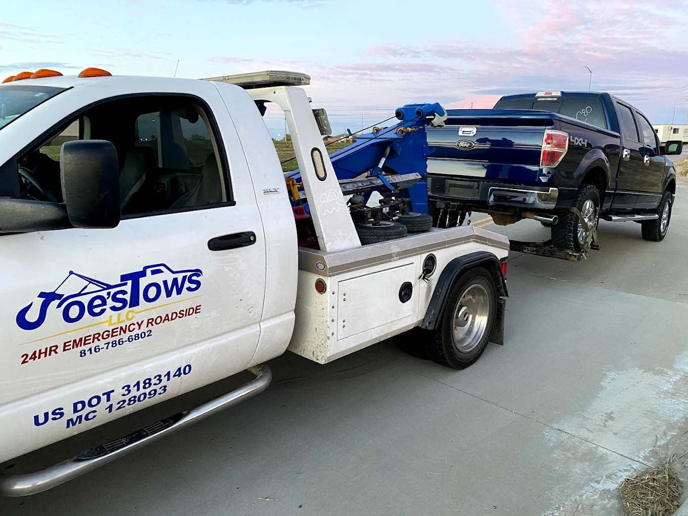 Joe's Tows cash for cars tow truck in Kansas City, Missouri