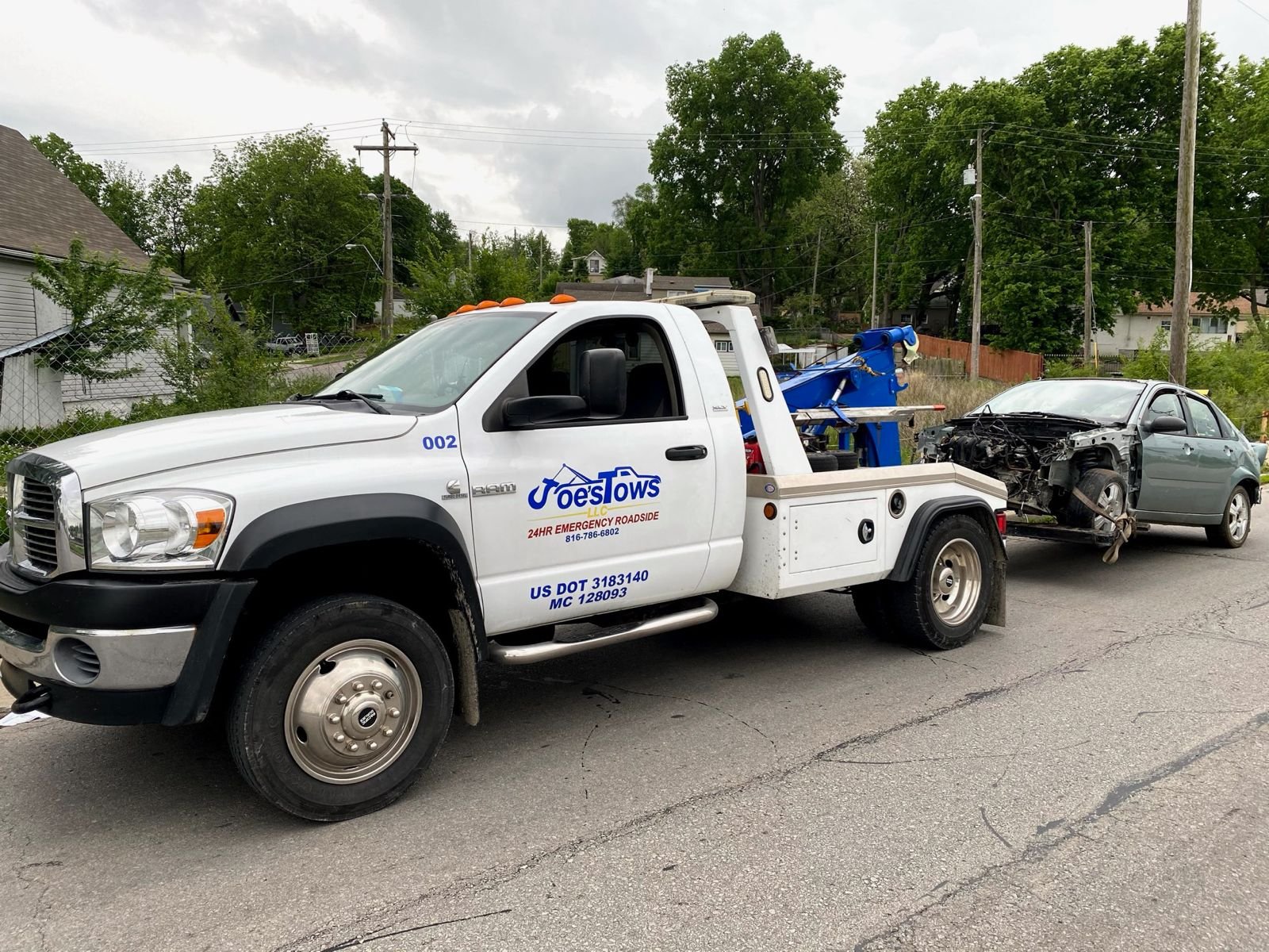 Joe's Tows buying junk cars, trucks and SUVs in Kansas City